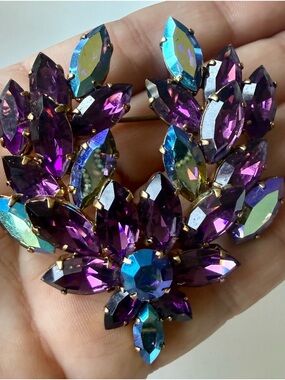 VINTAGE AUSTRIA Signed Aurora Borealis Rhinestone Purple Lavender Blue Brooch